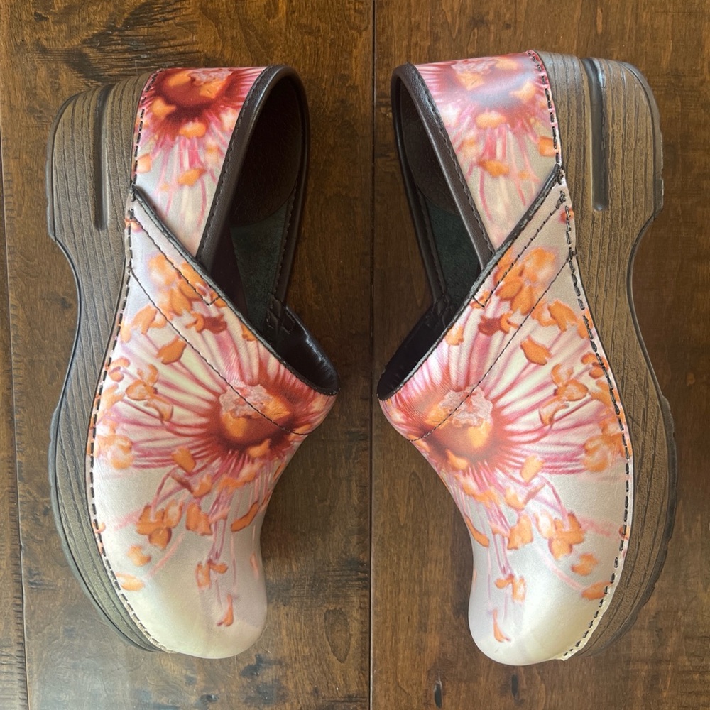 Dansko professional silver floral clogs EU37 US7.5. - Picture 3 of 7